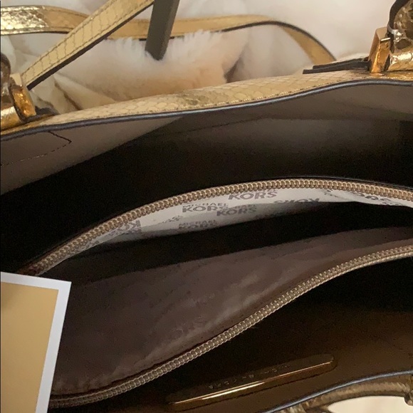 Micheal Kors purse - Picture 8 of 8